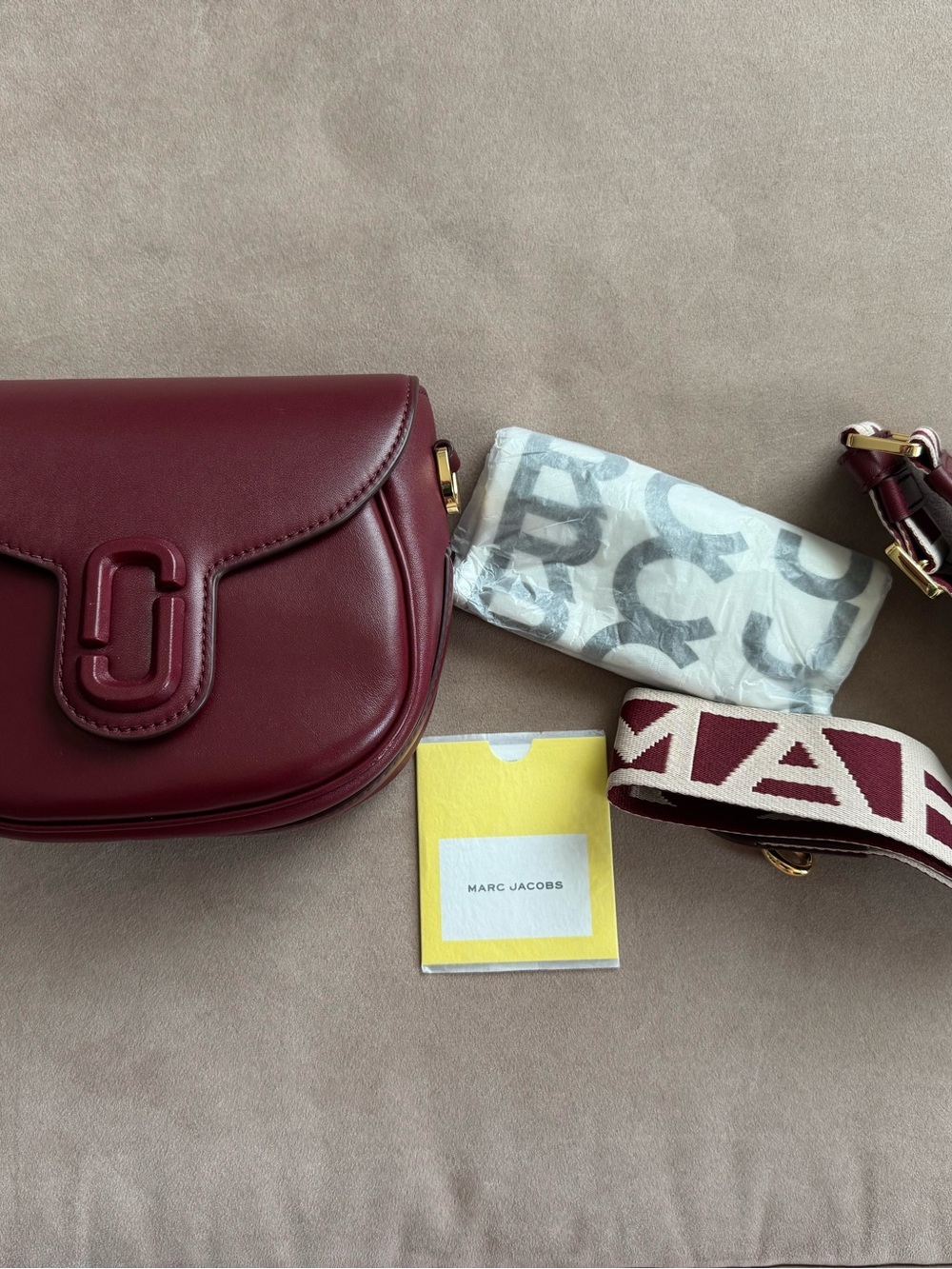 Marc Jacobs The Covered J Marc Saddle Bag in cherry maroon wine red - Picture 11 of 15